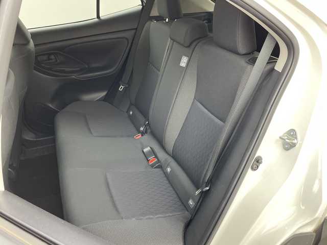 トヨタ ヤリスクロス G 兵庫県 2020(令2)年 4.2万km ホワイトパールクリスタルシャイン ・純正ディスプレイオーディオ(ナビ/BT/USB/Miracast)/・全方位カメラ/・トヨタセーフティセンス/・プリクラッシュセーフティ/・レーントレーシングアシスト/・クリアランスソナー/・パーキングサポートブレーキ/・オートマチックハイビーム/・レーダークルーズコントロール/・ロードサインアシスト/・LEDヘッドライト/・純正ドライブレコーダー/・ビルトインETC/・純正19インチAW/・スペアタイヤ/・プッシュスタート/・スマートキー/・スペアキー