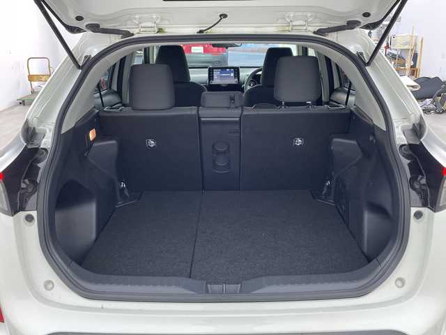 トヨタ ヤリスクロス G 兵庫県 2020(令2)年 4.2万km ホワイトパールクリスタルシャイン ・純正ディスプレイオーディオ(ナビ/BT/USB/Miracast)/・全方位カメラ/・トヨタセーフティセンス/・プリクラッシュセーフティ/・レーントレーシングアシスト/・クリアランスソナー/・パーキングサポートブレーキ/・オートマチックハイビーム/・レーダークルーズコントロール/・ロードサインアシスト/・LEDヘッドライト/・純正ドライブレコーダー/・ビルトインETC/・純正19インチAW/・スペアタイヤ/・プッシュスタート/・スマートキー/・スペアキー