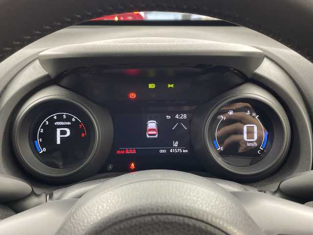 トヨタ ヤリスクロス G 兵庫県 2020(令2)年 4.2万km ホワイトパールクリスタルシャイン ・純正ディスプレイオーディオ(ナビ/BT/USB/Miracast)/・全方位カメラ/・トヨタセーフティセンス/・プリクラッシュセーフティ/・レーントレーシングアシスト/・クリアランスソナー/・パーキングサポートブレーキ/・オートマチックハイビーム/・レーダークルーズコントロール/・ロードサインアシスト/・LEDヘッドライト/・純正ドライブレコーダー/・ビルトインETC/・純正19インチAW/・スペアタイヤ/・プッシュスタート/・スマートキー/・スペアキー