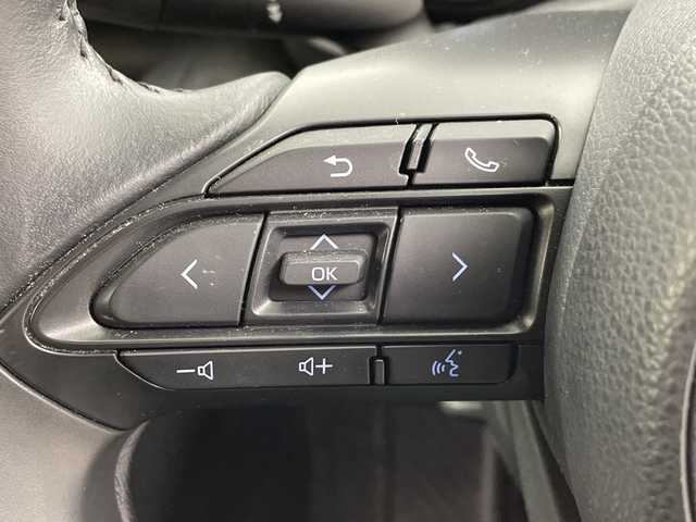 トヨタ ヤリスクロス G 兵庫県 2020(令2)年 4.2万km ホワイトパールクリスタルシャイン ・純正ディスプレイオーディオ(ナビ/BT/USB/Miracast)/・全方位カメラ/・トヨタセーフティセンス/・プリクラッシュセーフティ/・レーントレーシングアシスト/・クリアランスソナー/・パーキングサポートブレーキ/・オートマチックハイビーム/・レーダークルーズコントロール/・ロードサインアシスト/・LEDヘッドライト/・純正ドライブレコーダー/・ビルトインETC/・純正19インチAW/・スペアタイヤ/・プッシュスタート/・スマートキー/・スペアキー