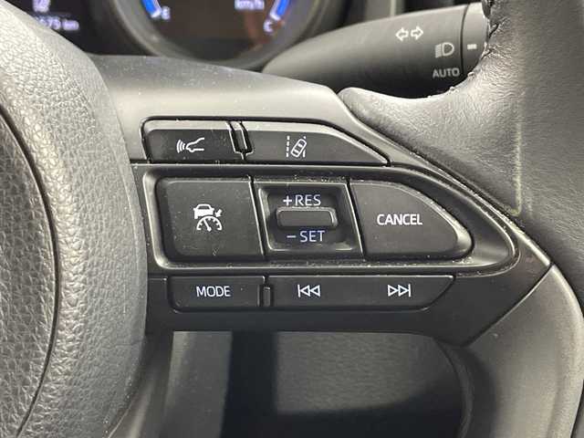 トヨタ ヤリスクロス G 兵庫県 2020(令2)年 4.2万km ホワイトパールクリスタルシャイン ・純正ディスプレイオーディオ(ナビ/BT/USB/Miracast)/・全方位カメラ/・トヨタセーフティセンス/・プリクラッシュセーフティ/・レーントレーシングアシスト/・クリアランスソナー/・パーキングサポートブレーキ/・オートマチックハイビーム/・レーダークルーズコントロール/・ロードサインアシスト/・LEDヘッドライト/・純正ドライブレコーダー/・ビルトインETC/・純正19インチAW/・スペアタイヤ/・プッシュスタート/・スマートキー/・スペアキー