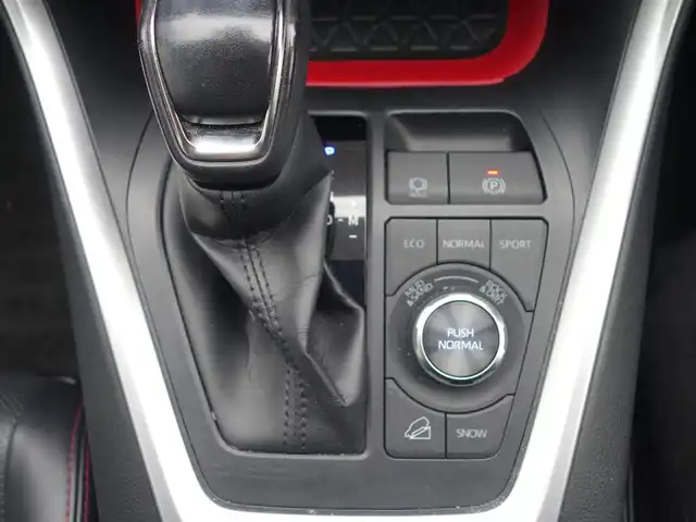 トヨタ ＲＡＶ４ アドベンチャー オフロードPKG 静岡県 2022(令4)年 4.2万km アティチュードブラックマイカ 《アドベンチャーオフロードパッケージ》/ダイナミックトルクベクタリング4WD/ワンオーナー／禁煙車/車検R9年9月26日/セーフティセンス/　・プリクラッシュセーフティ/　・レーダークルーズコントロール/　・オートマチックハイビーム/　・ロードアシストサイン/ブラインドスポットモニター/パーキングサポートブレーキ/ダウンヒルアシスト/ダイヤル式マルチテレインセレクト/9インチディスプレイオーディオ/　AM.FM/USB/AppleCarPlay/Android audio/パノラミックビューモニター/ビルトインETC/純正フラットドライブレコーダー/防眩ミラー/レッドスチッチ入り合皮スポーティシート/前席シートヒーター／ベンチレーション/運転席パワーシート/左右独立エアコン/スマートキー／プッシュスタート/3灯式LEDヘッドライト/純正18インチブラックアルミホイル/純正フロアマット／カーゴハードマット/取扱説明書／保証書