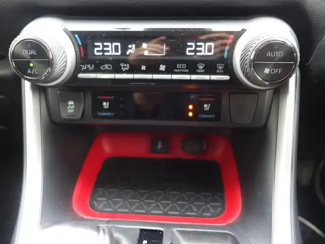 トヨタ ＲＡＶ４ アドベンチャー オフロードPKG 静岡県 2022(令4)年 4.2万km アティチュードブラックマイカ 《アドベンチャーオフロードパッケージ》/ダイナミックトルクベクタリング4WD/ワンオーナー／禁煙車/車検R9年9月26日/セーフティセンス/　・プリクラッシュセーフティ/　・レーダークルーズコントロール/　・オートマチックハイビーム/　・ロードアシストサイン/ブラインドスポットモニター/パーキングサポートブレーキ/ダウンヒルアシスト/ダイヤル式マルチテレインセレクト/9インチディスプレイオーディオ/　AM.FM/USB/AppleCarPlay/Android audio/パノラミックビューモニター/ビルトインETC/純正フラットドライブレコーダー/防眩ミラー/レッドスチッチ入り合皮スポーティシート/前席シートヒーター／ベンチレーション/運転席パワーシート/左右独立エアコン/スマートキー／プッシュスタート/3灯式LEDヘッドライト/純正18インチブラックアルミホイル/純正フロアマット／カーゴハードマット/取扱説明書／保証書