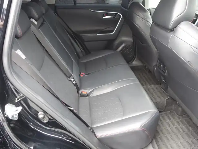 トヨタ ＲＡＶ４ アドベンチャー オフロードPKG 静岡県 2022(令4)年 4.2万km アティチュードブラックマイカ 《アドベンチャーオフロードパッケージ》/ダイナミックトルクベクタリング4WD/ワンオーナー／禁煙車/車検R9年9月26日/セーフティセンス/　・プリクラッシュセーフティ/　・レーダークルーズコントロール/　・オートマチックハイビーム/　・ロードアシストサイン/ブラインドスポットモニター/パーキングサポートブレーキ/ダウンヒルアシスト/ダイヤル式マルチテレインセレクト/9インチディスプレイオーディオ/　AM.FM/USB/AppleCarPlay/Android audio/パノラミックビューモニター/ビルトインETC/純正フラットドライブレコーダー/防眩ミラー/レッドスチッチ入り合皮スポーティシート/前席シートヒーター／ベンチレーション/運転席パワーシート/左右独立エアコン/スマートキー／プッシュスタート/3灯式LEDヘッドライト/純正18インチブラックアルミホイル/純正フロアマット／カーゴハードマット/取扱説明書／保証書