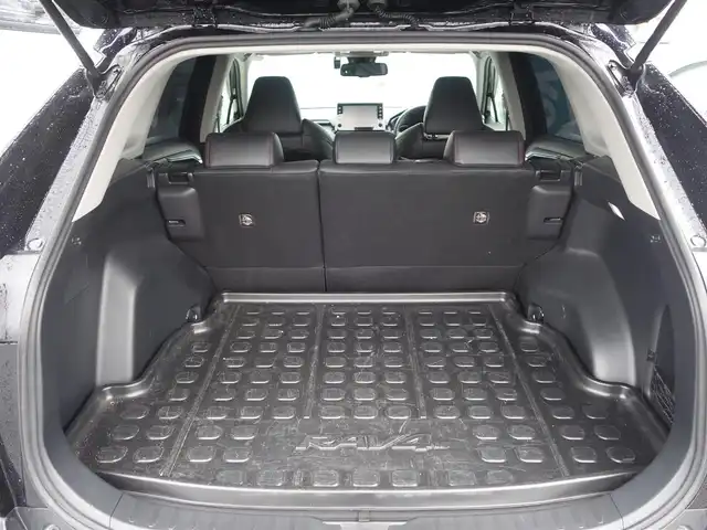 トヨタ ＲＡＶ４ アドベンチャー オフロードPKG 静岡県 2022(令4)年 4.2万km アティチュードブラックマイカ 《アドベンチャーオフロードパッケージ》/ダイナミックトルクベクタリング4WD/ワンオーナー／禁煙車/車検R9年9月26日/セーフティセンス/　・プリクラッシュセーフティ/　・レーダークルーズコントロール/　・オートマチックハイビーム/　・ロードアシストサイン/ブラインドスポットモニター/パーキングサポートブレーキ/ダウンヒルアシスト/ダイヤル式マルチテレインセレクト/9インチディスプレイオーディオ/　AM.FM/USB/AppleCarPlay/Android audio/パノラミックビューモニター/ビルトインETC/純正フラットドライブレコーダー/防眩ミラー/レッドスチッチ入り合皮スポーティシート/前席シートヒーター／ベンチレーション/運転席パワーシート/左右独立エアコン/スマートキー／プッシュスタート/3灯式LEDヘッドライト/純正18インチブラックアルミホイル/純正フロアマット／カーゴハードマット/取扱説明書／保証書