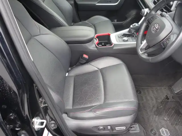 トヨタ ＲＡＶ４ アドベンチャー オフロードPKG 静岡県 2022(令4)年 4.2万km アティチュードブラックマイカ 《アドベンチャーオフロードパッケージ》/ダイナミックトルクベクタリング4WD/ワンオーナー／禁煙車/車検R9年9月26日/セーフティセンス/　・プリクラッシュセーフティ/　・レーダークルーズコントロール/　・オートマチックハイビーム/　・ロードアシストサイン/ブラインドスポットモニター/パーキングサポートブレーキ/ダウンヒルアシスト/ダイヤル式マルチテレインセレクト/9インチディスプレイオーディオ/　AM.FM/USB/AppleCarPlay/Android audio/パノラミックビューモニター/ビルトインETC/純正フラットドライブレコーダー/防眩ミラー/レッドスチッチ入り合皮スポーティシート/前席シートヒーター／ベンチレーション/運転席パワーシート/左右独立エアコン/スマートキー／プッシュスタート/3灯式LEDヘッドライト/純正18インチブラックアルミホイル/純正フロアマット／カーゴハードマット/取扱説明書／保証書