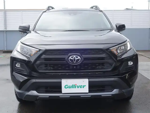 トヨタ ＲＡＶ４ アドベンチャー オフロードPKG 静岡県 2022(令4)年 4.2万km アティチュードブラックマイカ 《アドベンチャーオフロードパッケージ》/ダイナミックトルクベクタリング4WD/ワンオーナー／禁煙車/車検R9年9月26日/セーフティセンス/　・プリクラッシュセーフティ/　・レーダークルーズコントロール/　・オートマチックハイビーム/　・ロードアシストサイン/ブラインドスポットモニター/パーキングサポートブレーキ/ダウンヒルアシスト/ダイヤル式マルチテレインセレクト/9インチディスプレイオーディオ/　AM.FM/USB/AppleCarPlay/Android audio/パノラミックビューモニター/ビルトインETC/純正フラットドライブレコーダー/防眩ミラー/レッドスチッチ入り合皮スポーティシート/前席シートヒーター／ベンチレーション/運転席パワーシート/左右独立エアコン/スマートキー／プッシュスタート/3灯式LEDヘッドライト/純正18インチブラックアルミホイル/純正フロアマット／カーゴハードマット/取扱説明書／保証書