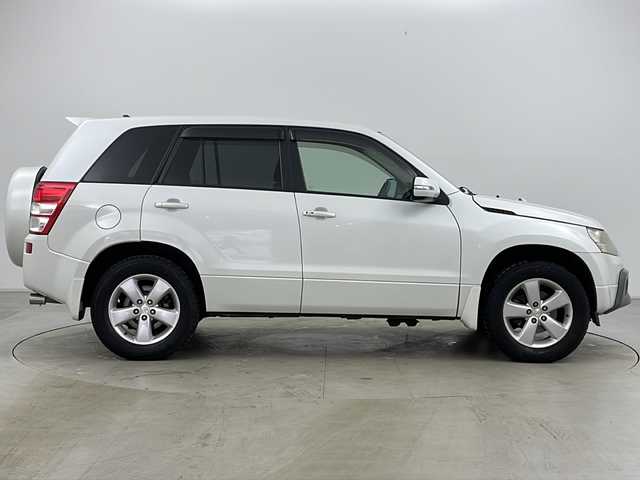 スズキ エスクード XG 秋田県 2010(平22)年 8.9万km パールホワイト ・4WD/・社外ナビ&CD&DVD&TV&SD/・バックカメラ/・クルーズコントロール/・前席シートヒーター/・ETC/・純正フロアマット/・オートライト/・HIDヘッドライト/・スマートキー/・スペアキー/・積込社外AW付サマータイヤ積込