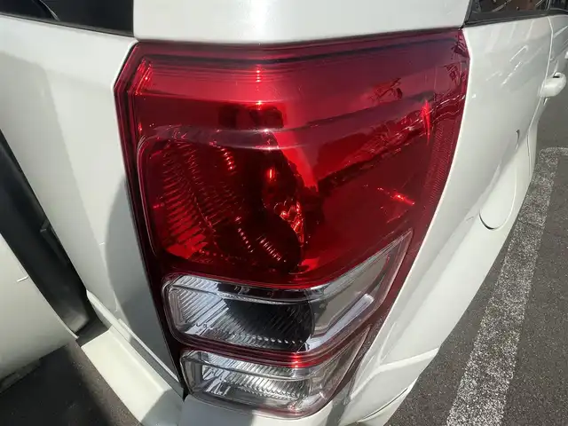 スズキ エスクード XG 秋田県 2010(平22)年 8.9万km パールホワイト 社外ナビ/４WD/バックカメラ/スマートキー/前席シートヒーター/純正アルミ/MTモード付AT/ETC/背面タイヤ/純正フロアマット/純正ドアバイザー/クルーズコントロール/ステアリングスイッチ/寒冷地仕様/オートエアコン/オートライト/パワーステアリング/パワーウィンドウ/電動格納ウィンカーミラー/横滑り防止/盗難防止装置/保証書/取扱説明書/記録簿
