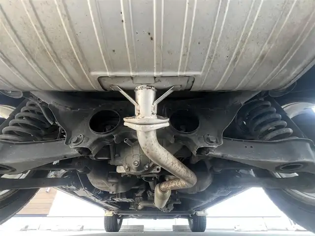スズキ エスクード XG 秋田県 2010(平22)年 8.9万km パールホワイト 社外ナビ/４WD/バックカメラ/スマートキー/前席シートヒーター/純正アルミ/MTモード付AT/ETC/背面タイヤ/純正フロアマット/純正ドアバイザー/クルーズコントロール/ステアリングスイッチ/寒冷地仕様/オートエアコン/オートライト/パワーステアリング/パワーウィンドウ/電動格納ウィンカーミラー/横滑り防止/盗難防止装置/保証書/取扱説明書/記録簿