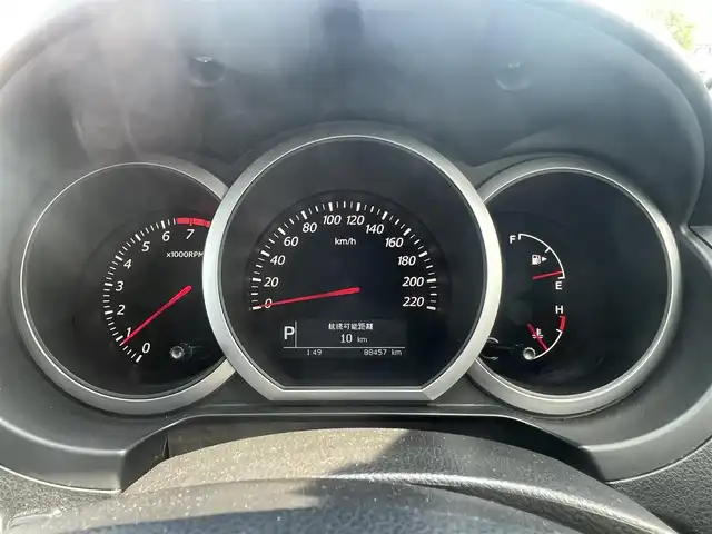 スズキ エスクード XG 秋田県 2010(平22)年 8.9万km パールホワイト 社外ナビ/４WD/バックカメラ/スマートキー/前席シートヒーター/純正アルミ/MTモード付AT/ETC/背面タイヤ/純正フロアマット/純正ドアバイザー/クルーズコントロール/ステアリングスイッチ/寒冷地仕様/オートエアコン/オートライト/パワーステアリング/パワーウィンドウ/電動格納ウィンカーミラー/横滑り防止/盗難防止装置/保証書/取扱説明書/記録簿