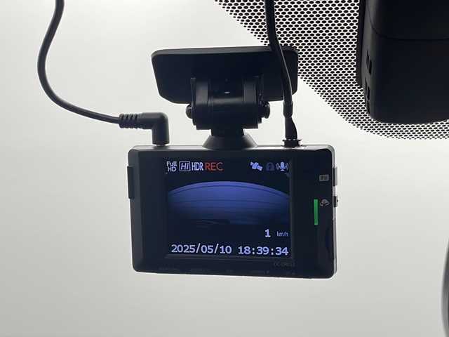 トヨタ Ｃ－ＨＲ G LEDエディション 群馬県 2018(平30)年 2.3万km ホワイトパールクリスタルシャイン 純正ナビ　バックカメラ　前後ドラレコ　ビルトインＥＴＣ　ハーフレザー　シートヒーター　アダプティブクルーズコントロール　衝突被害軽減ブレーキ　ＢＳＭ　レーンアシスト　ＬＥＤライト　オートライト　禁煙車