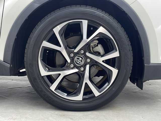 トヨタ Ｃ－ＨＲ G LEDエディション 群馬県 2018(平30)年 2.3万km ホワイトパールクリスタルシャイン 純正ナビ　バックカメラ　前後ドラレコ　ビルトインＥＴＣ　ハーフレザー　シートヒーター　アダプティブクルーズコントロール　衝突被害軽減ブレーキ　ＢＳＭ　レーンアシスト　ＬＥＤライト　オートライト　禁煙車