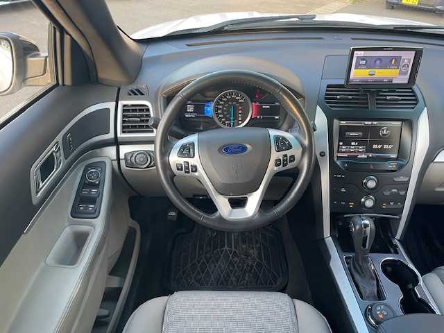 フォード エクスプローラー XLT 道央・札幌 2014(平26)年 4万km パール ワンオーナー/純正ディスプレイオーディオ/社外メモリナビ/ワンセグテレビ/バックカメラ/クルーズコントロール/前席パワーシート/コーナーセンサー/ルーフレール/キーレスエントリー/ETC/HID/純正AW付きサマータイヤ積込(245/60R18)