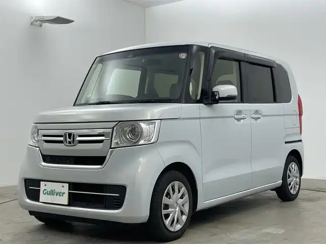 ホンダ Ｎ ＢＯＸ L 岡山県 2023(令5)年 2.2万km プレミアムサンライトホワイトパール ワンオーナー/Honda SENSING	/・衝突軽減ブレーキ	/・オートハイビーム	/・誤発進抑制機能	/・後方誤発進抑制機能	/・路外逸脱警報機能	/・アダプティブクルーズコントロール	/・車線維持支援システム			/純正メモリナビゲーション		/【フルセグ/Bluetooth/DVD/MSV】		/バックカメラ	/ビルトインETC		/LEDヘッドライト（AUTO機能付き）		/シートヒーター		/横滑り防止機能				/車線逸脱防止システム		/社外ドライブレコーダー			/スマートキー	/プッシュスタート		/コーナーセンサー(リアのみ)			/フロアマット