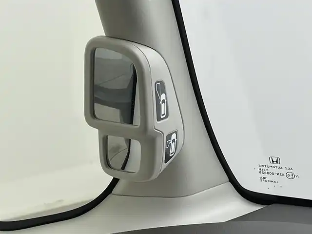ホンダ Ｎ ＢＯＸ L 岡山県 2023(令5)年 2.2万km プレミアムサンライトホワイトパール ワンオーナー/Honda SENSING	/・衝突軽減ブレーキ	/・オートハイビーム	/・誤発進抑制機能	/・後方誤発進抑制機能	/・路外逸脱警報機能	/・アダプティブクルーズコントロール	/・車線維持支援システム			/純正メモリナビゲーション		/【フルセグ/Bluetooth/DVD/MSV】		/バックカメラ	/ビルトインETC		/LEDヘッドライト（AUTO機能付き）		/シートヒーター		/横滑り防止機能				/車線逸脱防止システム		/社外ドライブレコーダー			/スマートキー	/プッシュスタート		/コーナーセンサー(リアのみ)			/フロアマット