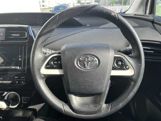 トヨタ プリウス S 佐賀県 2016(平28)年 10.1万km アティチュードブラックマイカ DIATONE SOUND. SDナビ/・フルセグTV/BT/CD/DVD/レザー調シートカバー/LEDヘッドライト/フォグランプ/オートライト/電動格納ミラー/純正15インチAW/純正フロアマット/トノカバー/プッシュスタート/ETC/TEIN車高調