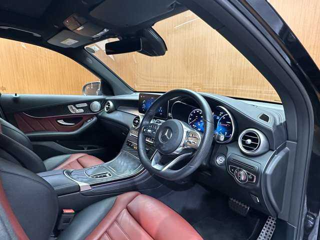 メルセデス・ベンツ ＧＬＣ２２０ d 4マチック AMGライン 千葉県 2020(令2)年 4.6万km オブシディアンブラック レザーエクスクルーシブＰＫＧ　/ＳＲ　/赤革シート　/ＡＣＣ　/ナビ　/ＴＶ　/Ｂｌｕｅｔｏｏｔｈ接続　/３６０°　/ＨＵＤ　/シートヒーター　/電動リアゲート　/衝突軽減Ｂ　/ＢＳＭ　/ＬＫＡ　/ＥＴＣ　/禁煙車