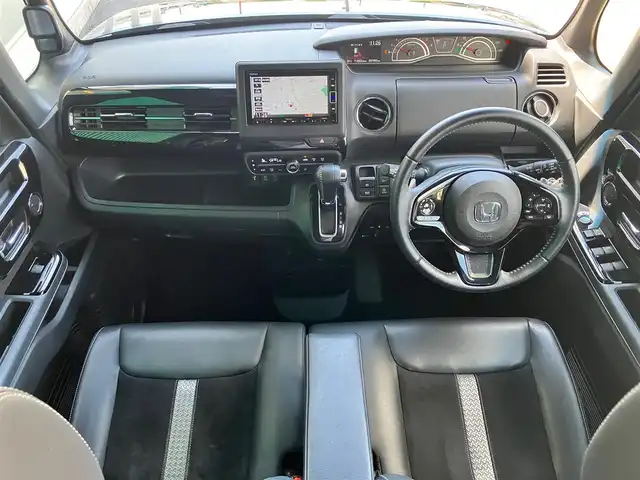 ホンダ Ｎ ＢＯＸ カスタム L ターボ 静岡県 2021(令3)年 3.8万km クリスタルブラックパール エンジンスタートボタン/取扱説明書/パワーステアリング/パワーウィンドウ/パドルシフト/アイドリングストップ/スマートキー/スペアキー1本/オートエアコン/クルーズコントロール/USB入力端子/純正ETC2.0/バックカメラ/純正ナビ（CD/DVD/BT/フルセグ）/純正ドライブレコーダー前後/ベンチシート/純正フロアマット/ハーフレザーシート/D席N席シートヒーター/両側パワースライドドア/純正アルミホイール/ABS/横滑り防止装置/コーナーセンサー/レーンキープアシスト/盗難防止装置/オートライト/オートマチックハイビーム/LEDヘッドライト/W+サイドエアバック/衝突軽減システム/カーテンエアバック/ホンダセンシング/電動パーキングブレーキ