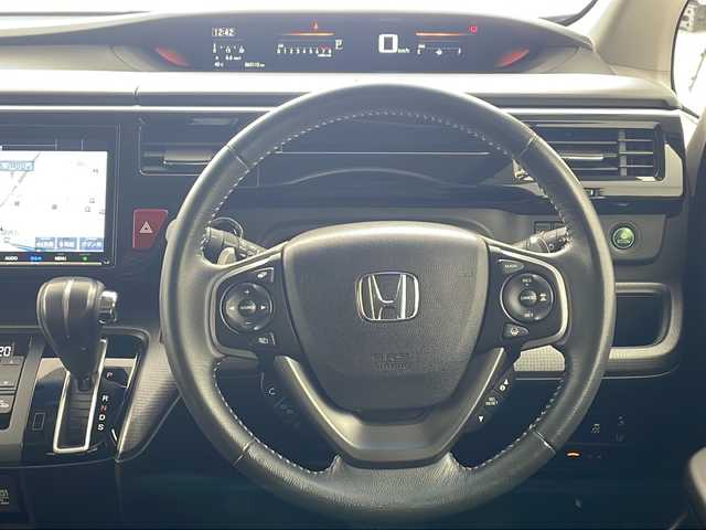 ホンダ ステップワゴン スパーダ ホンダセンシング 兵庫県 2018(平30)年 6.6万km プレミアムスパークルブラックパール ・わくわくゲート/・ナビ装着用スペシャルパッケージ/・ETC車載器(ナビゲーション連動)/・純正9インチナビ/CD/DVD/BT/SD/USB/HDMI/TV・/・フリップダウンモニター/・パドルシフト/・ドライブレコーダー/・バックカメラ/・Honda SENSING/・衝突軽減ブレーキ/・誤発進抑制機能/・歩行者事故低減ステアリング/・路外逸脱抑制機能/・アダプティブ・クルーズ・コントロール/・車線維持支援システム/・先行車発進お知らせ機能/・標識認識機能/・両側パワースライドドア/・純正16インチアルミホイール/・LEDヘッドライト/・Hondaスマートキーシステム