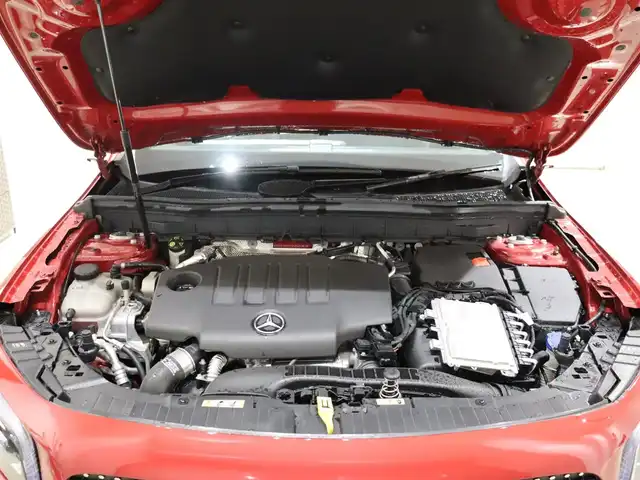 メルセデス・ベンツ Ｍ・ベンツ ＧＬＢ２００ｄ 4マチック AMGライン 静岡県 2022(令4)年 1.4万km 赤 ワンオーナー/純正ナビ/フルセグTV/衝突軽減ブレーキ/ACC/LKA/BSM/ドライブレコーダー/360°カメラ/パドルシフト/前席シートヒーター/LEDヘッドライト/パワーバックドア