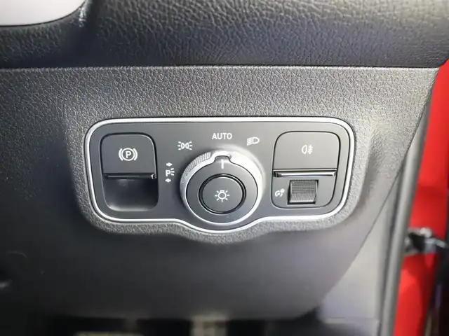 メルセデス・ベンツ Ｍ・ベンツ ＧＬＢ２００ｄ 4マチック AMGライン 静岡県 2022(令4)年 1.4万km 赤 ワンオーナー/純正ナビ/フルセグTV/衝突軽減ブレーキ/ACC/LKA/BSM/ドライブレコーダー/360°カメラ/パドルシフト/前席シートヒーター/LEDヘッドライト/パワーバックドア