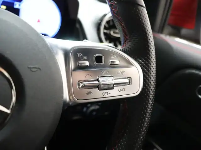 メルセデス・ベンツ Ｍ・ベンツ ＧＬＢ２００ｄ 4マチック AMGライン 静岡県 2022(令4)年 1.4万km 赤 ワンオーナー/純正ナビ/フルセグTV/衝突軽減ブレーキ/ACC/LKA/BSM/ドライブレコーダー/360°カメラ/パドルシフト/前席シートヒーター/LEDヘッドライト/パワーバックドア