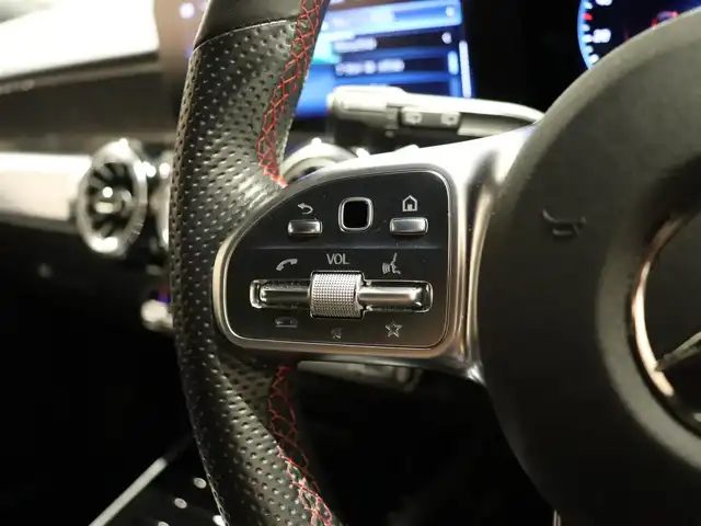 メルセデス・ベンツ Ｍ・ベンツ ＧＬＢ２００ｄ 4マチック AMGライン 静岡県 2022(令4)年 1.4万km 赤 ワンオーナー/純正ナビ/フルセグTV/衝突軽減ブレーキ/ACC/LKA/BSM/ドライブレコーダー/360°カメラ/パドルシフト/前席シートヒーター/LEDヘッドライト/パワーバックドア