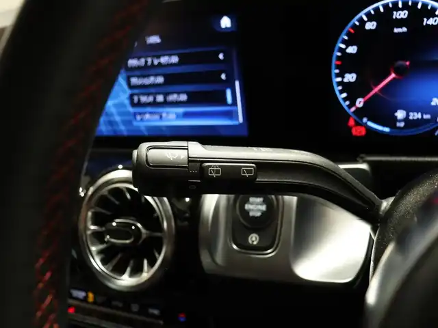 メルセデス・ベンツ Ｍ・ベンツ ＧＬＢ２００ｄ 4マチック AMGライン 静岡県 2022(令4)年 1.4万km 赤 ワンオーナー/純正ナビ/フルセグTV/衝突軽減ブレーキ/ACC/LKA/BSM/ドライブレコーダー/360°カメラ/パドルシフト/前席シートヒーター/LEDヘッドライト/パワーバックドア