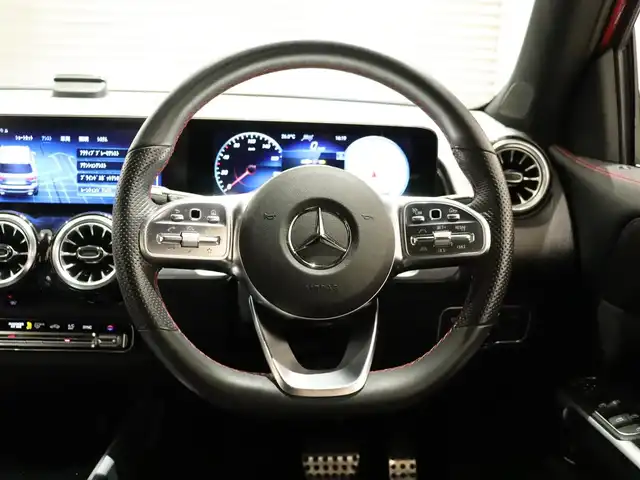 メルセデス・ベンツ Ｍ・ベンツ ＧＬＢ２００ｄ 4マチック AMGライン 静岡県 2022(令4)年 1.4万km 赤 ワンオーナー/純正ナビ/フルセグTV/衝突軽減ブレーキ/ACC/LKA/BSM/ドライブレコーダー/360°カメラ/パドルシフト/前席シートヒーター/LEDヘッドライト/パワーバックドア