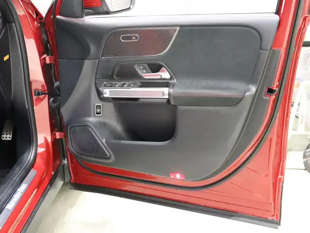メルセデス・ベンツ Ｍ・ベンツ ＧＬＢ２００ｄ 4マチック AMGライン 静岡県 2022(令4)年 1.4万km 赤 ワンオーナー/純正ナビ/フルセグTV/衝突軽減ブレーキ/ACC/LKA/BSM/ドライブレコーダー/360°カメラ/パドルシフト/前席シートヒーター/LEDヘッドライト/パワーバックドア