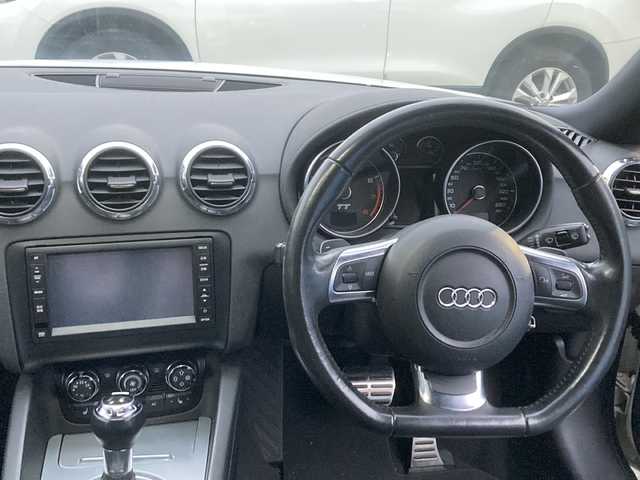 アウディ ＴＴクーペ 2．0 TFSI クワトロ 東京都 2009(平21)年 8.2万km アイビスホワイト 純正HDDナビ/【フルセグ・DVD再生可・CD】/バックカメラ/ETC/４WD/前席パワーシート・シートヒーター/パドルシフト/オートライト/純正フロアマット/リモコンキー/新車保証書/取扱説明書
