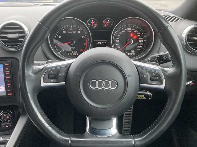 アウディ ＴＴクーペ 2．0 TFSI クワトロ 東京都 2009(平21)年 8.2万km アイビスホワイト 純正HDDナビ/【フルセグ・DVD再生可・CD】/バックカメラ/ETC/４WD/前席パワーシート・シートヒーター/パドルシフト/オートライト/純正フロアマット/リモコンキー/新車保証書/取扱説明書