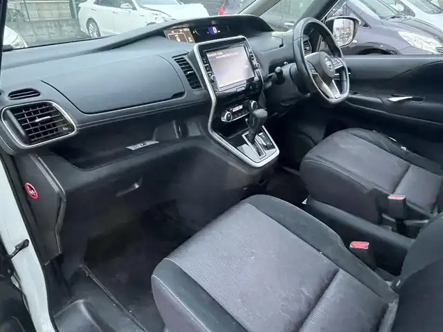 日産 セレナ ハイウェイスター 埼玉県 2017(平29)年 13.7万km ブリリアントホワイトパール (株)IDOMが運営する【じしゃロン川越店】の自社ローン専用車両になります。こちらは現金またはオートローンご利用時の価格です。自社ローンご希望の方は別途その旨お申付け下さい/純正メモリナビ（MM516D-L）/アラウンドビューモニター/フルセグ/Bluetooth/プロパイロット/デジタルインナーミラー/フリップダウンモニター/両側パワースライドドア/純正１６インチホイール/ＬＥＤ/オートライト/ドラレコ/ＥＴＣ