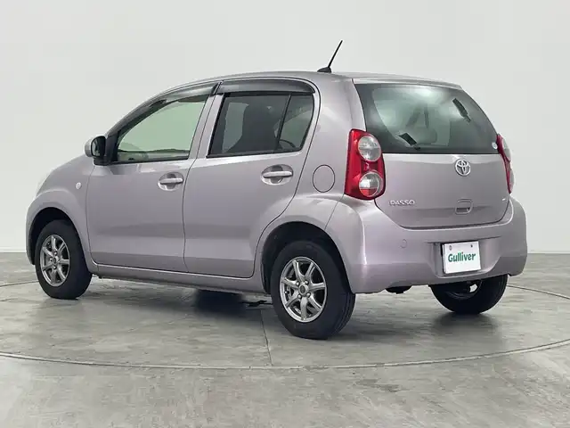 トヨタ パッソ X 群馬県 2013(平25)年 5.7万km グレイッシュパープルメタリックオパール ４ＷＤ　純正オーディオ　ＣＤ　ラジオ　ハロゲンヘッドライト　ヘットライトレベライザー　電動格納ミラー　社外アルミホイール　純正フロアマット　バニティミラー　ＡＢＳ ドアバイザー リモコンキー 禁煙車