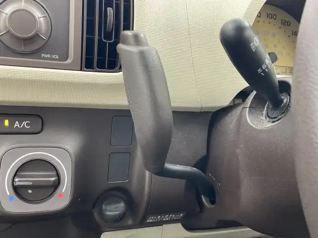 トヨタ パッソ X 群馬県 2013(平25)年 5.7万km グレイッシュパープルメタリックオパール ４ＷＤ　純正オーディオ　ＣＤ　ラジオ　ハロゲンヘッドライト　ヘットライトレベライザー　電動格納ミラー　社外アルミホイール　純正フロアマット　バニティミラー　ＡＢＳ ドアバイザー リモコンキー 禁煙車