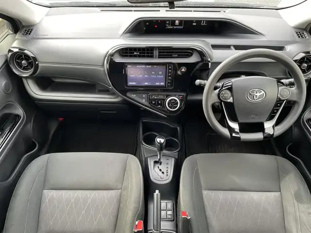 トヨタ アクア 三重県 2019(令1)年 12.5万km ダークブルーマイカ 登録時124570km/禁煙車/純正ナビ/（AM/FM/TV/Bluetooth）/フルセグTV/バックカメラ/ビルトインETC/ステアリングスイッチ/オートライト/プリクラッシュセーフティ/レーンディパーチャーアラート/コーナーセンサー/純正フロアマット/純正アルミ/プッシュスタート/スペアキー