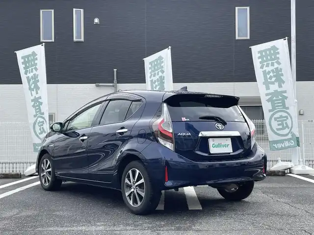 トヨタ アクア 三重県 2019(令1)年 12.5万km ダークブルーマイカ 登録時124570km/禁煙車/純正ナビ/（AM/FM/TV/Bluetooth）/フルセグTV/バックカメラ/ビルトインETC/ステアリングスイッチ/オートライト/プリクラッシュセーフティ/レーンディパーチャーアラート/コーナーセンサー/純正フロアマット/純正アルミ/プッシュスタート/スペアキー