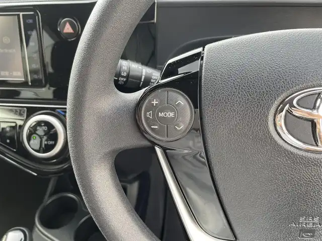 トヨタ アクア 三重県 2019(令1)年 12.5万km ダークブルーマイカ 登録時124570km/禁煙車/純正ナビ/（AM/FM/TV/Bluetooth）/フルセグTV/バックカメラ/ビルトインETC/ステアリングスイッチ/オートライト/プリクラッシュセーフティ/レーンディパーチャーアラート/コーナーセンサー/純正フロアマット/純正アルミ/プッシュスタート/スペアキー