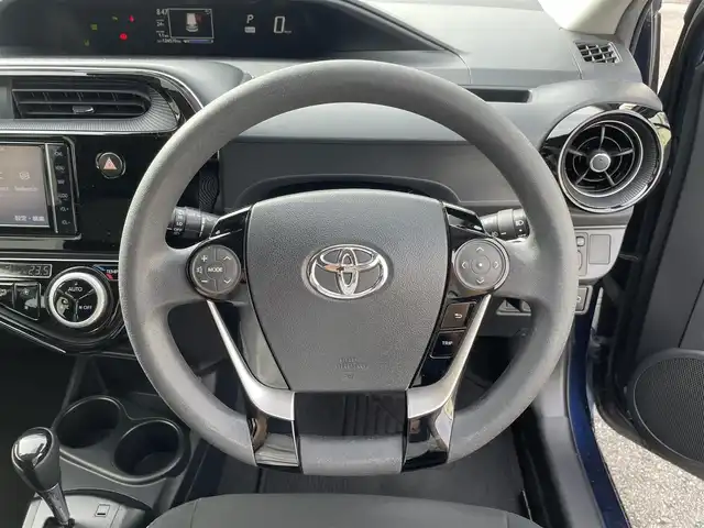トヨタ アクア 三重県 2019(令1)年 12.5万km ダークブルーマイカ 登録時124570km/禁煙車/純正ナビ/（AM/FM/TV/Bluetooth）/フルセグTV/バックカメラ/ビルトインETC/ステアリングスイッチ/オートライト/プリクラッシュセーフティ/レーンディパーチャーアラート/コーナーセンサー/純正フロアマット/純正アルミ/プッシュスタート/スペアキー