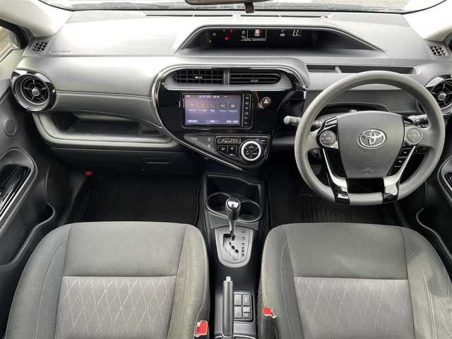 トヨタ アクア 愛知県 2019(令1)年 12.5万km ダークブルーマイカ (株)IDOMが運営する【じしゃロン名古屋鳴海店】の自社ローン専用車両になりますこちらは現金またはオートローンご利用時の価格です。自社ローンご希望の方は別途その旨お申付け下さい/登録時124570km/禁煙車/純正ナビ/（AM/FM/TV/Bluetooth）/フルセグTV/バックカメラ/ビルトインETC/ステアリングスイッチ/オートライト/プリクラッシュセーフティ/レーンディパーチャーアラート/コーナーセンサー/純正フロアマット/純正アルミ/プッシュスタート/スペアキー