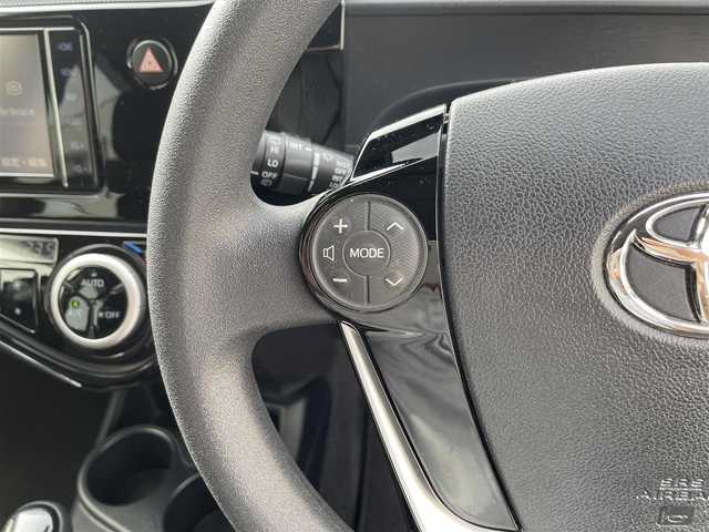 トヨタ アクア 愛知県 2019(令1)年 12.5万km ダークブルーマイカ (株)IDOMが運営する【じしゃロン名古屋鳴海店】の自社ローン専用車両になりますこちらは現金またはオートローンご利用時の価格です。自社ローンご希望の方は別途その旨お申付け下さい/登録時124570km/禁煙車/純正ナビ/（AM/FM/TV/Bluetooth）/フルセグTV/バックカメラ/ビルトインETC/ステアリングスイッチ/オートライト/プリクラッシュセーフティ/レーンディパーチャーアラート/コーナーセンサー/純正フロアマット/純正アルミ/プッシュスタート/スペアキー