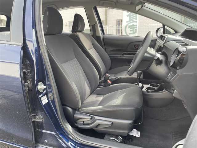 トヨタ アクア 愛知県 2019(令1)年 12.5万km ダークブルーマイカ (株)IDOMが運営する【じしゃロン名古屋鳴海店】の自社ローン専用車両になりますこちらは現金またはオートローンご利用時の価格です。自社ローンご希望の方は別途その旨お申付け下さい/登録時124570km/禁煙車/純正ナビ/（AM/FM/TV/Bluetooth）/フルセグTV/バックカメラ/ビルトインETC/ステアリングスイッチ/オートライト/プリクラッシュセーフティ/レーンディパーチャーアラート/コーナーセンサー/純正フロアマット/純正アルミ/プッシュスタート/スペアキー