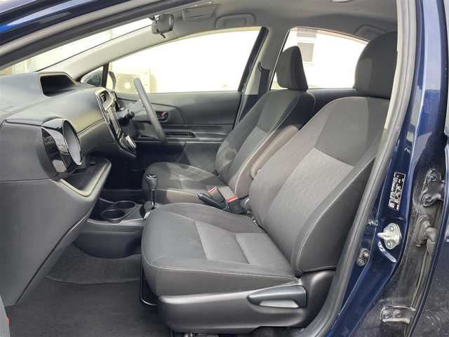 トヨタ アクア 愛知県 2019(令1)年 12.5万km ダークブルーマイカ (株)IDOMが運営する【じしゃロン名古屋鳴海店】の自社ローン専用車両になりますこちらは現金またはオートローンご利用時の価格です。自社ローンご希望の方は別途その旨お申付け下さい/登録時124570km/禁煙車/純正ナビ/（AM/FM/TV/Bluetooth）/フルセグTV/バックカメラ/ビルトインETC/ステアリングスイッチ/オートライト/プリクラッシュセーフティ/レーンディパーチャーアラート/コーナーセンサー/純正フロアマット/純正アルミ/プッシュスタート/スペアキー