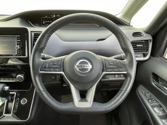 日産 セレナ ハイウェイスター V 福岡県 2020(令2)年 2.6万km ダイヤモンドブラック 純正7型SDナビ(フルセグTV/CD/DVD/BT)/アラウンドビューモニター/フリップダウンモニター/クルーズコントロール/エマージェンシーブレーキ/コーナーセンサー/BSM/両側パワスラ/ETC/純正LEDヘッドライト/純正フロアマット/純正16インチアルミホイール/スマートキー/プッシュスタート