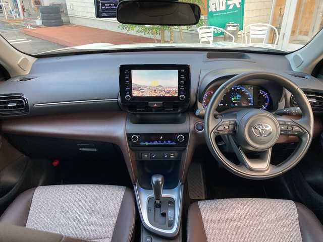 トヨタ ヤリスクロス Z 愛媛県 2021(令3)年 1.3万km ホワイトパールクリスタルシャイン 純正8インチディスプレイオーディオ/・ナビ/・フルセグTV/・Bluetooth/パノラミックビューモニター/ビルトインETC/前後ドライブレコーダー/合皮/ファブリックコンビシート/前席シートヒーター/トヨタセーフティセンス/・プリクラッシュセーフティ/・レーントレーシングアシスト/・レーダークルーズコントロール/・オートマチックハイビーム/・ロードサインアシスト/LEDヘッドランプ/純正18インチAW/ステアリングヒーター/ステアリングスイッチ/プッシュスタート/保証書/取扱説明書