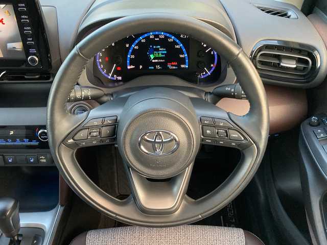 トヨタ ヤリスクロス Z 愛媛県 2021(令3)年 1.3万km ホワイトパールクリスタルシャイン 純正8インチディスプレイオーディオ/・ナビ/・フルセグTV/・Bluetooth/パノラミックビューモニター/ビルトインETC/前後ドライブレコーダー/合皮/ファブリックコンビシート/前席シートヒーター/トヨタセーフティセンス/・プリクラッシュセーフティ/・レーントレーシングアシスト/・レーダークルーズコントロール/・オートマチックハイビーム/・ロードサインアシスト/LEDヘッドランプ/純正18インチAW/ステアリングヒーター/ステアリングスイッチ/プッシュスタート/保証書/取扱説明書