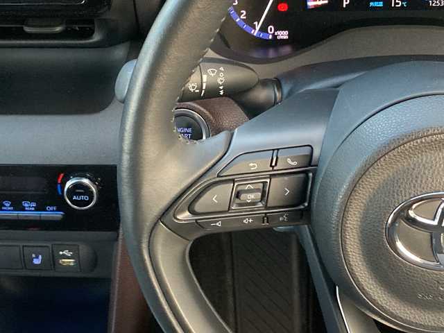 トヨタ ヤリスクロス Z 愛媛県 2021(令3)年 1.3万km ホワイトパールクリスタルシャイン 純正8インチディスプレイオーディオ/・ナビ/・フルセグTV/・Bluetooth/パノラミックビューモニター/ビルトインETC/前後ドライブレコーダー/合皮/ファブリックコンビシート/前席シートヒーター/トヨタセーフティセンス/・プリクラッシュセーフティ/・レーントレーシングアシスト/・レーダークルーズコントロール/・オートマチックハイビーム/・ロードサインアシスト/LEDヘッドランプ/純正18インチAW/ステアリングヒーター/ステアリングスイッチ/プッシュスタート/保証書/取扱説明書