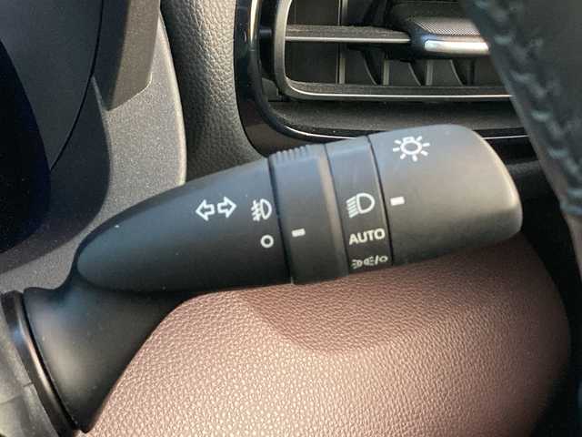 トヨタ ヤリスクロス Z 愛媛県 2021(令3)年 1.3万km ホワイトパールクリスタルシャイン 純正8インチディスプレイオーディオ/・ナビ/・フルセグTV/・Bluetooth/パノラミックビューモニター/ビルトインETC/前後ドライブレコーダー/合皮/ファブリックコンビシート/前席シートヒーター/トヨタセーフティセンス/・プリクラッシュセーフティ/・レーントレーシングアシスト/・レーダークルーズコントロール/・オートマチックハイビーム/・ロードサインアシスト/LEDヘッドランプ/純正18インチAW/ステアリングヒーター/ステアリングスイッチ/プッシュスタート/保証書/取扱説明書