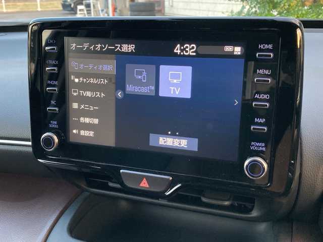 トヨタ ヤリスクロス Z 愛媛県 2021(令3)年 1.3万km ホワイトパールクリスタルシャイン 純正8インチディスプレイオーディオ/・ナビ/・フルセグTV/・Bluetooth/パノラミックビューモニター/ビルトインETC/前後ドライブレコーダー/合皮/ファブリックコンビシート/前席シートヒーター/トヨタセーフティセンス/・プリクラッシュセーフティ/・レーントレーシングアシスト/・レーダークルーズコントロール/・オートマチックハイビーム/・ロードサインアシスト/LEDヘッドランプ/純正18インチAW/ステアリングヒーター/ステアリングスイッチ/プッシュスタート/保証書/取扱説明書